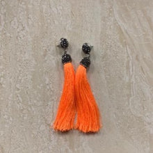 Load image into Gallery viewer, Tassel Thread Earrings
