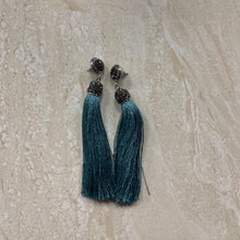 Load image into Gallery viewer, Tassel Thread Earrings
