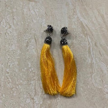 Load image into Gallery viewer, Tassel Thread Earrings
